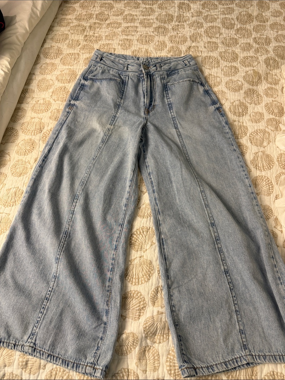 Kensie The Kaya Light Wash Wide-Leg high rise cropped Women’s Jeans
